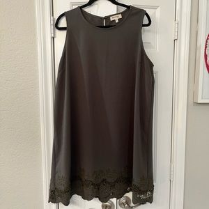 Summer dress with flowers cutout detail at the bottom